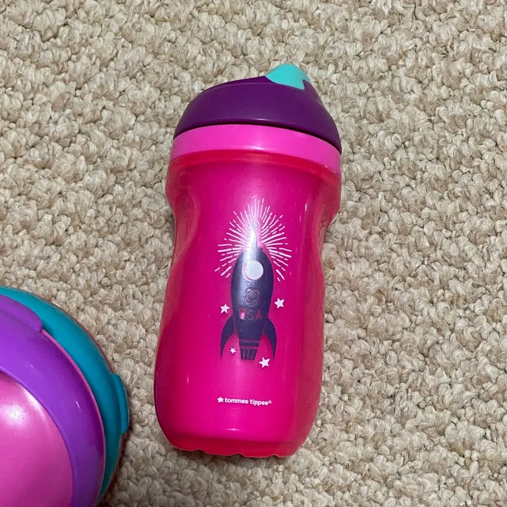 2 bibs, green & blue, 2 suction bowls, pink & purple, 1 tommie tippie sippie cup